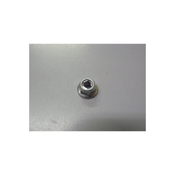 UM05-001-004