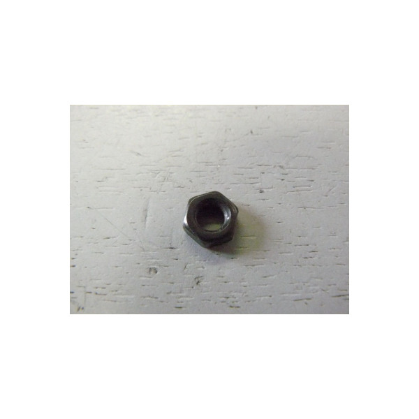 UM05-000-005