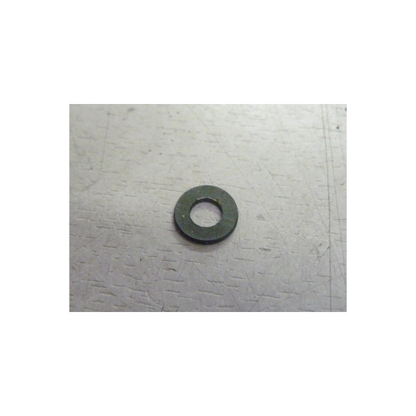 UM04-000-003