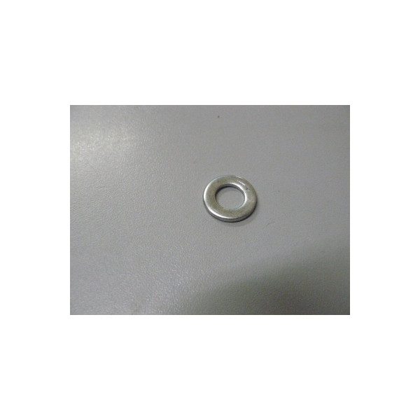 UM04-000-005
