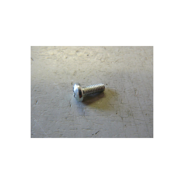 UM01-000-015