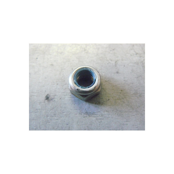 UM05-001-003