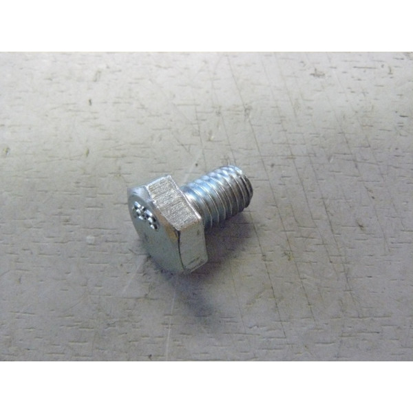 UM03-000-005