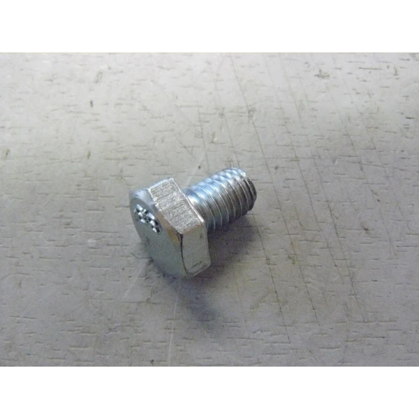 Болт M8x15 #F