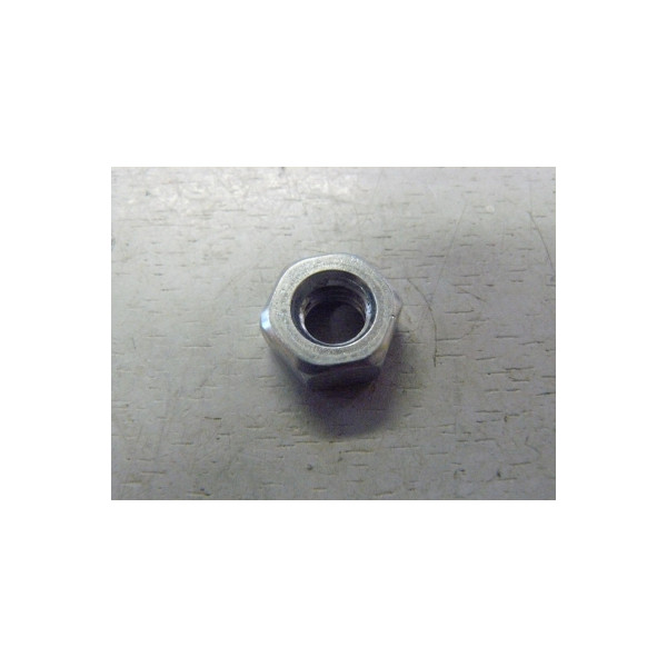 UM05-000-004