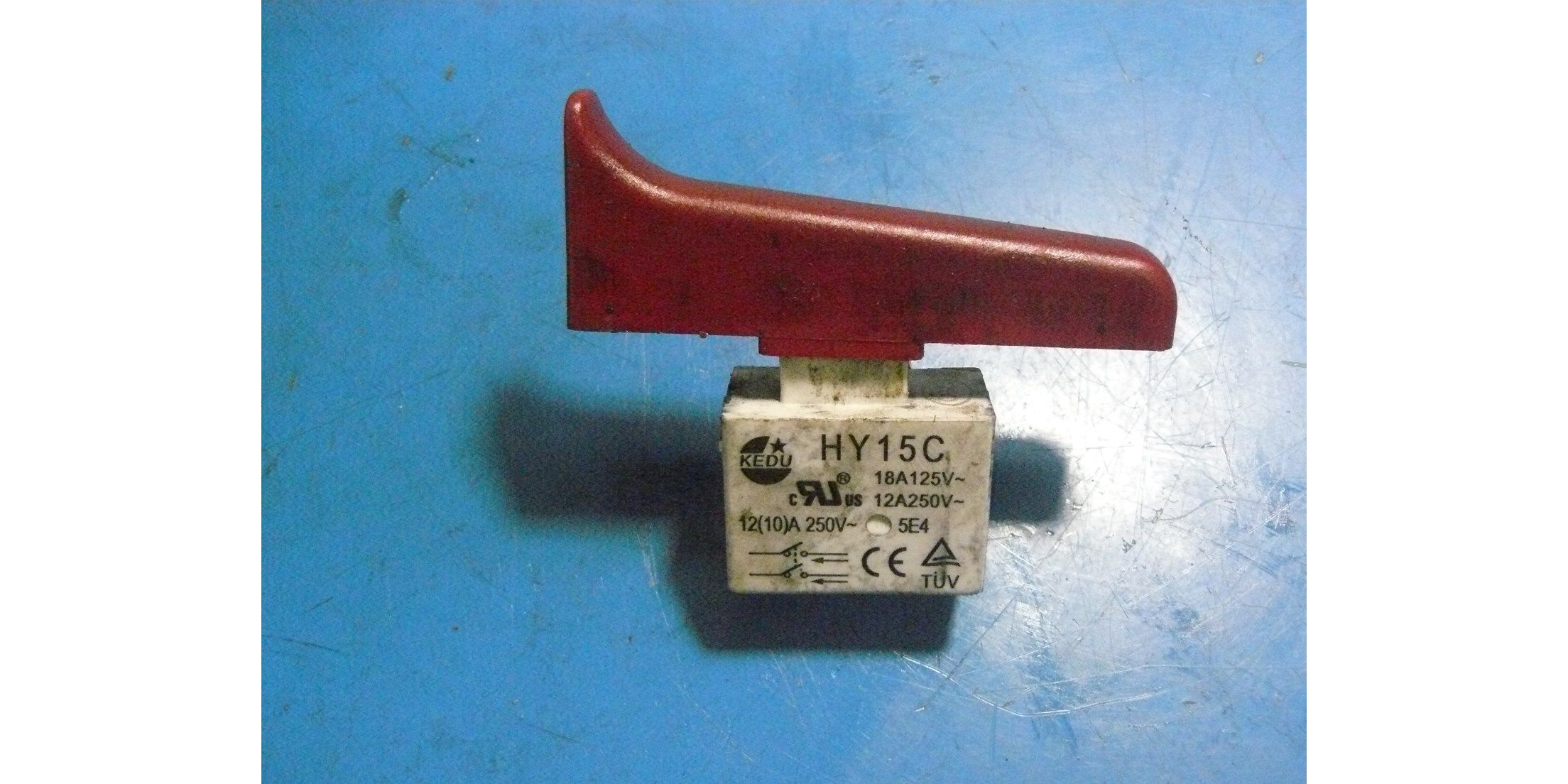Выключатель HY15C 12(10)A 250V~ 5E4