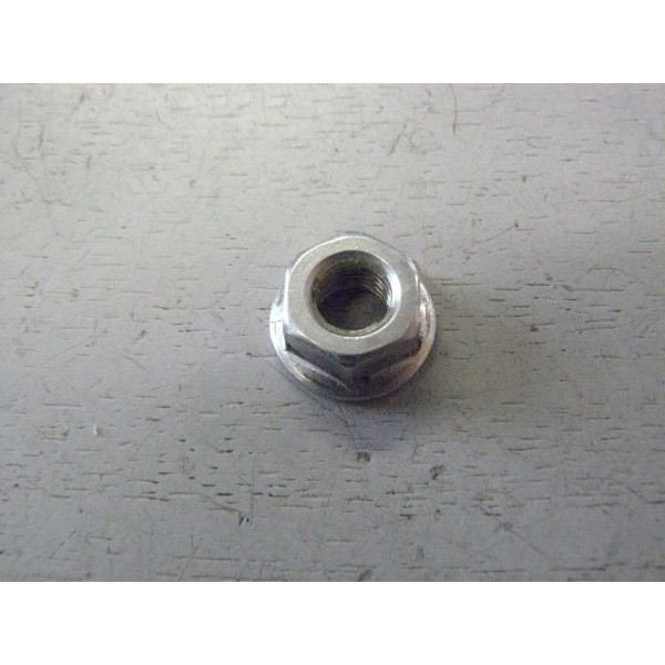 UM05-005-004